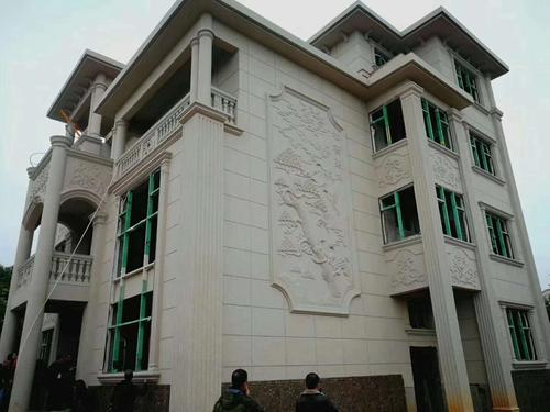 那么仿石漆與瓷磚、干掛石材對(duì)比有哪些優(yōu)點(diǎn)和缺點(diǎn)呢？